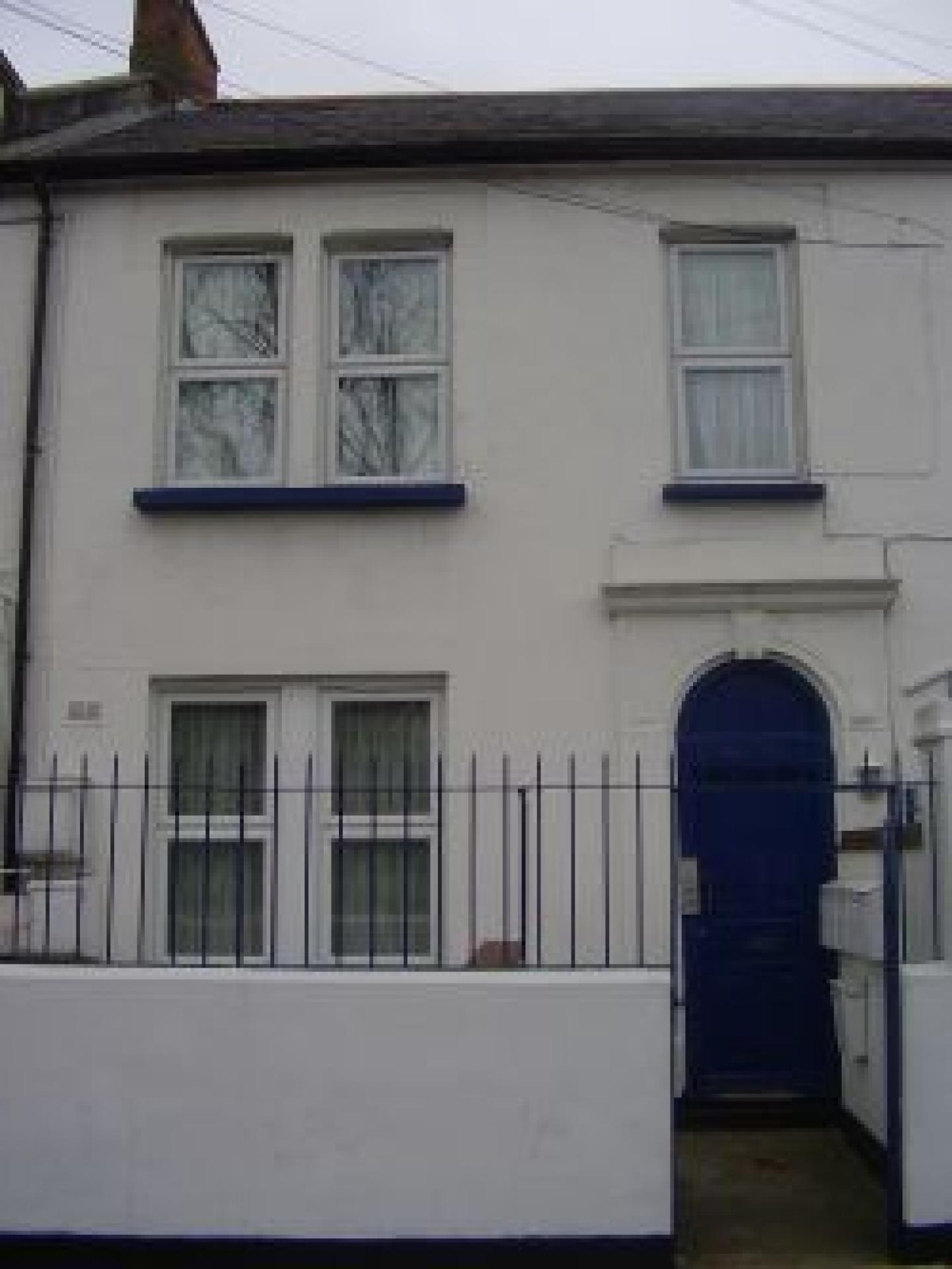 			GREAT VALUE FOR MONEY!, 3 Bedroom, 1 bath, 1 reception Flat			 Villiers Road, DOLLIS HILL NW2 NW2
